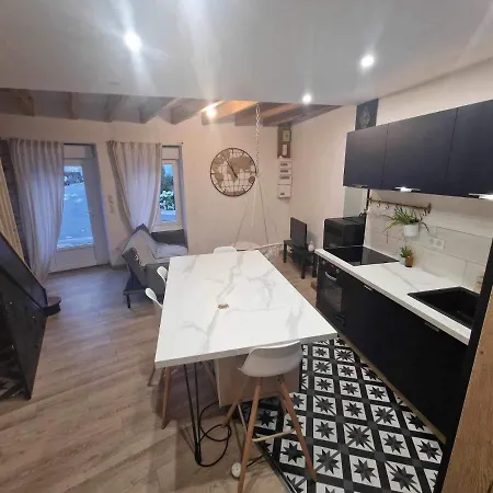 בית נופש Maison Chaleureuse, Centre Bourg Casson